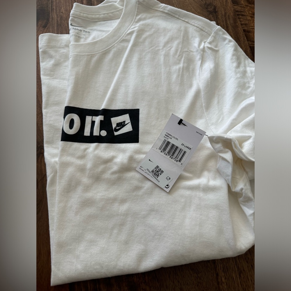 Men Nike Tshirt - Picture 3 of 3
